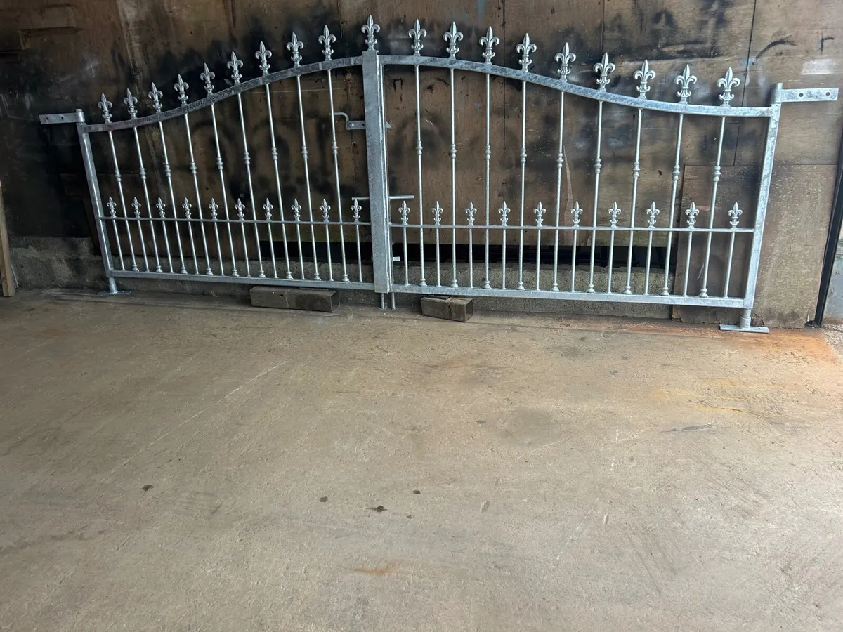 ENTRANCE GATES - Image 4