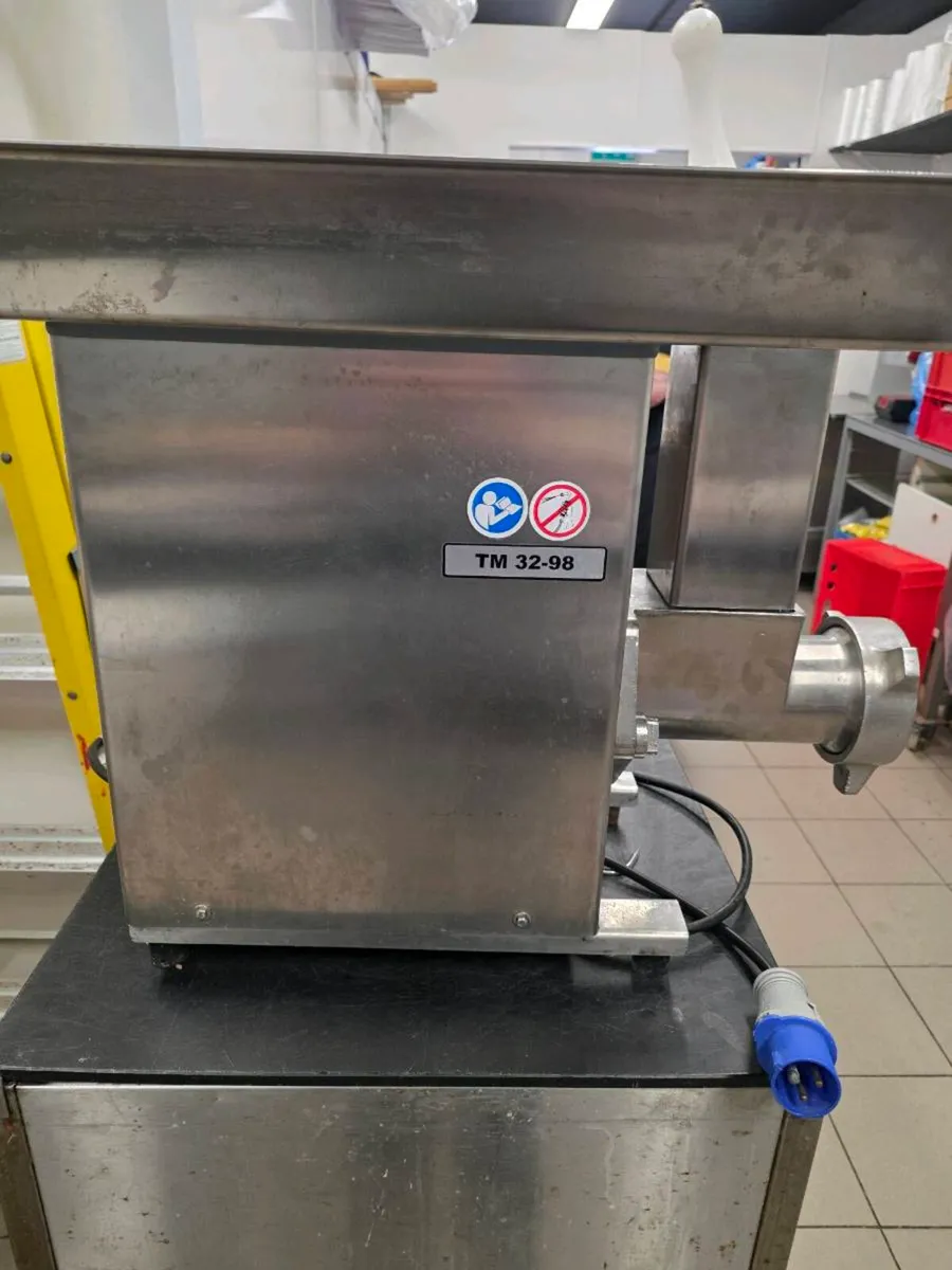 Butchers Mincer - Image 1