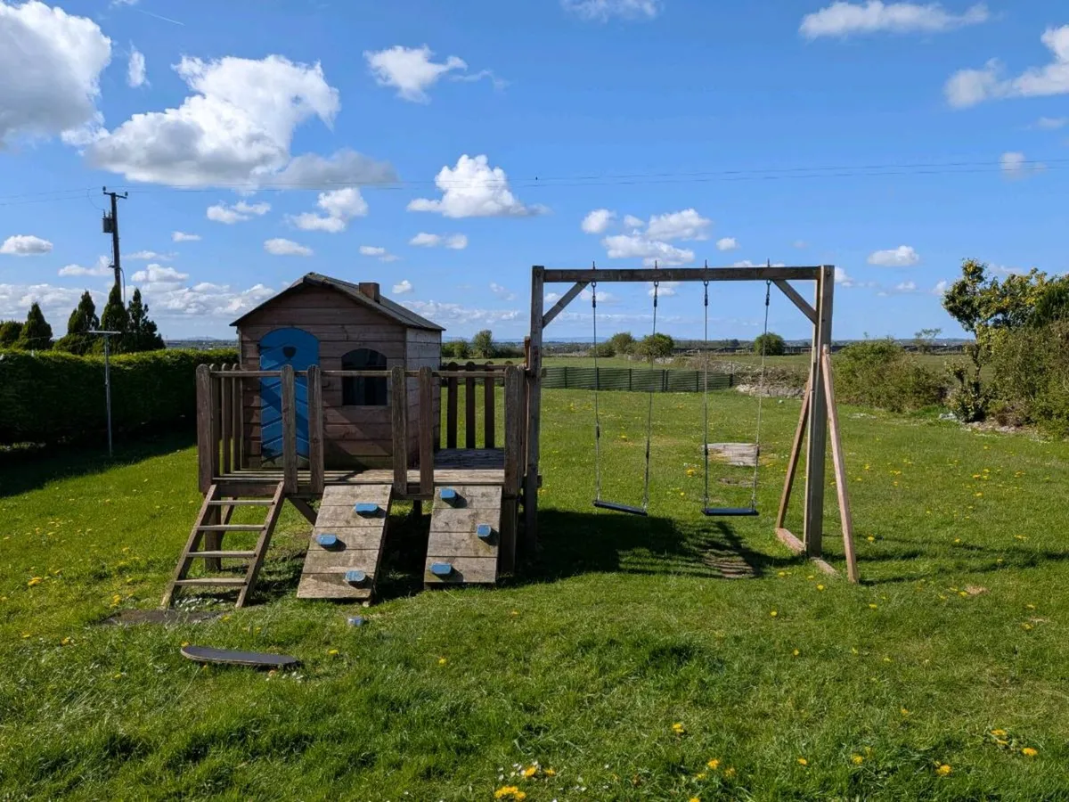 Free swing and playhouse set