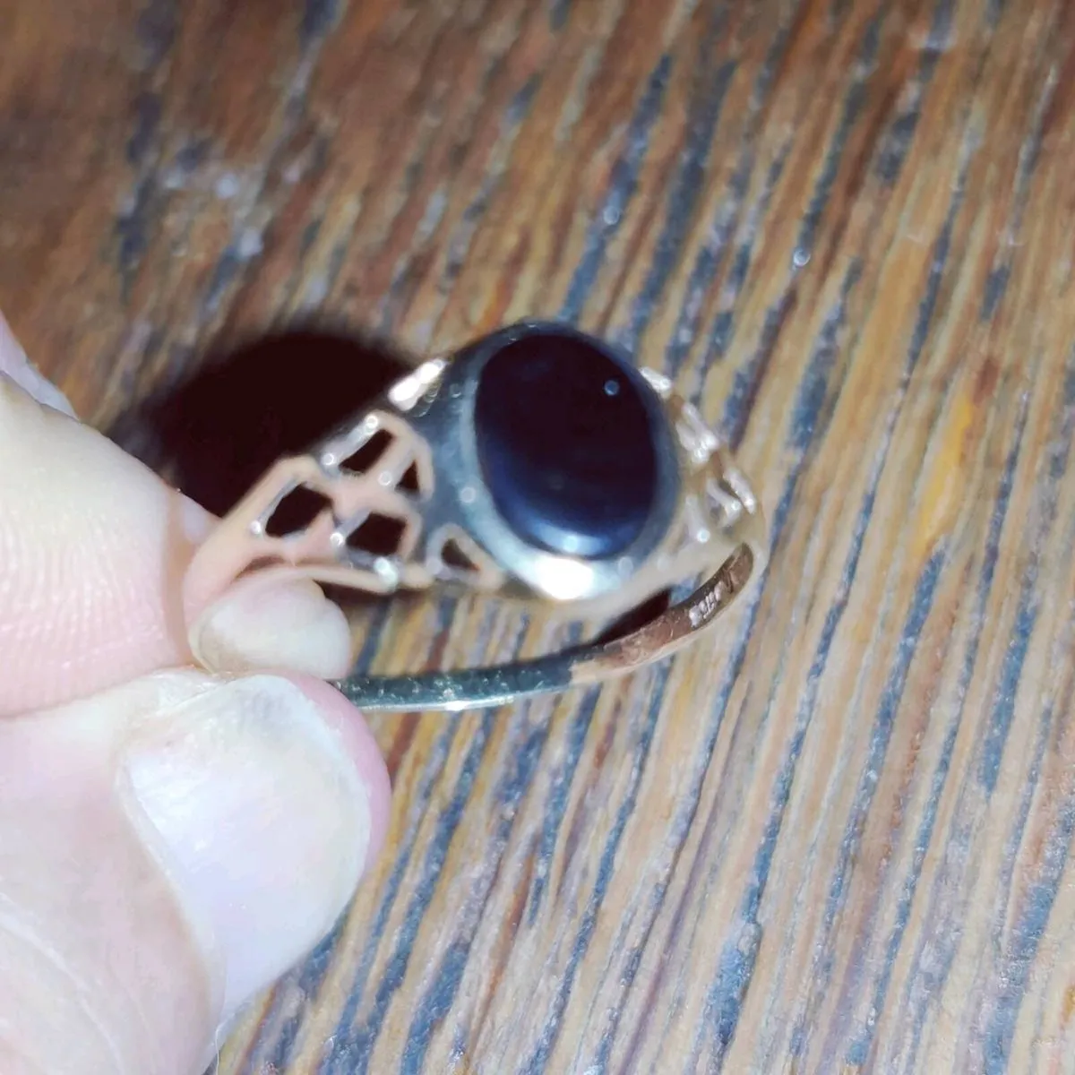 BLACK ONYX TRELLIS, 9CT THICK Yellow Gold Ring ! - Image 3