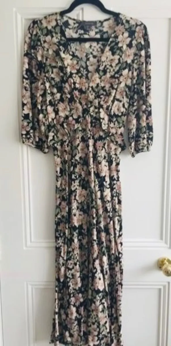 Ladies black-based floral print midi dress Size 10 - Image 2