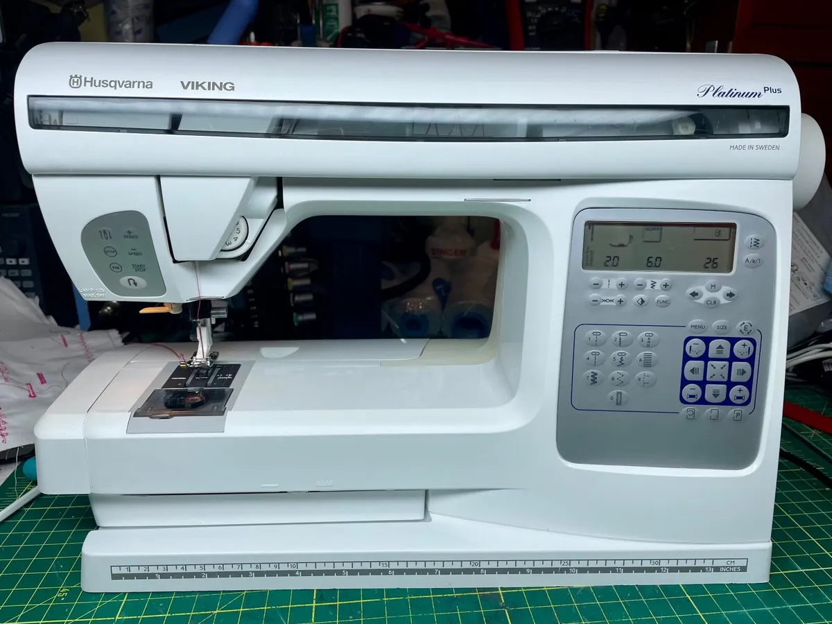 Huskvarna Viking Platinum Plus Sewing Machine - Se - Image 1