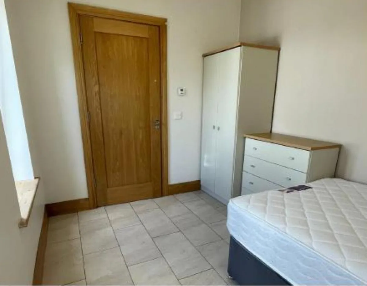 New matching wardrobe and drawers - Image 1