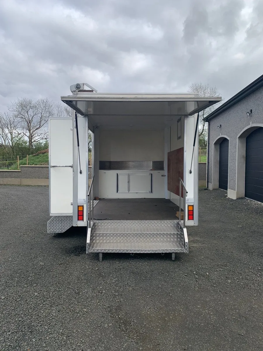 Exhibition trailer/Show Trailer Marketing Event - Image 3