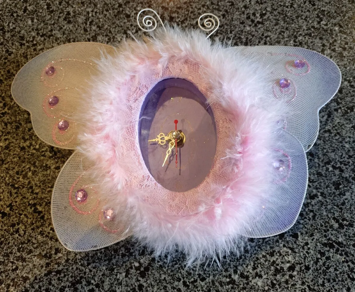 Small Girly Butterfly Clock (used). - Image 1