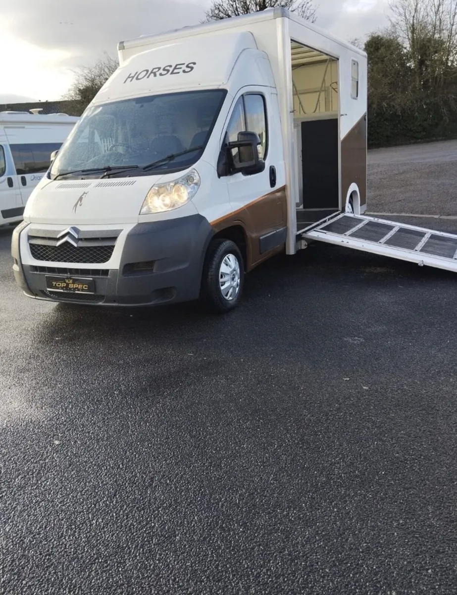 Horse transport lorry🏇 - Image 1