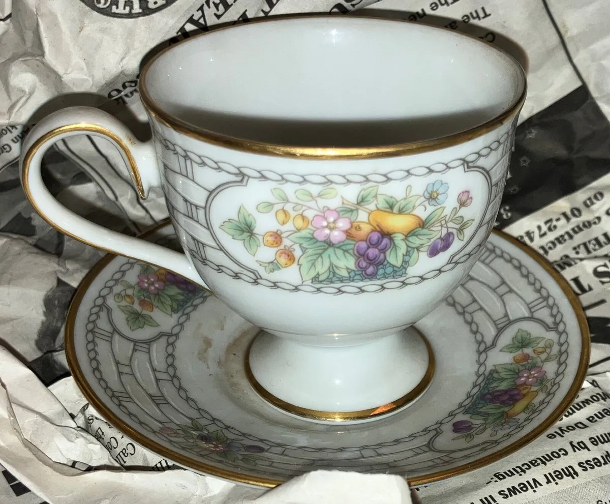 Mini cup and saucer - Image 1