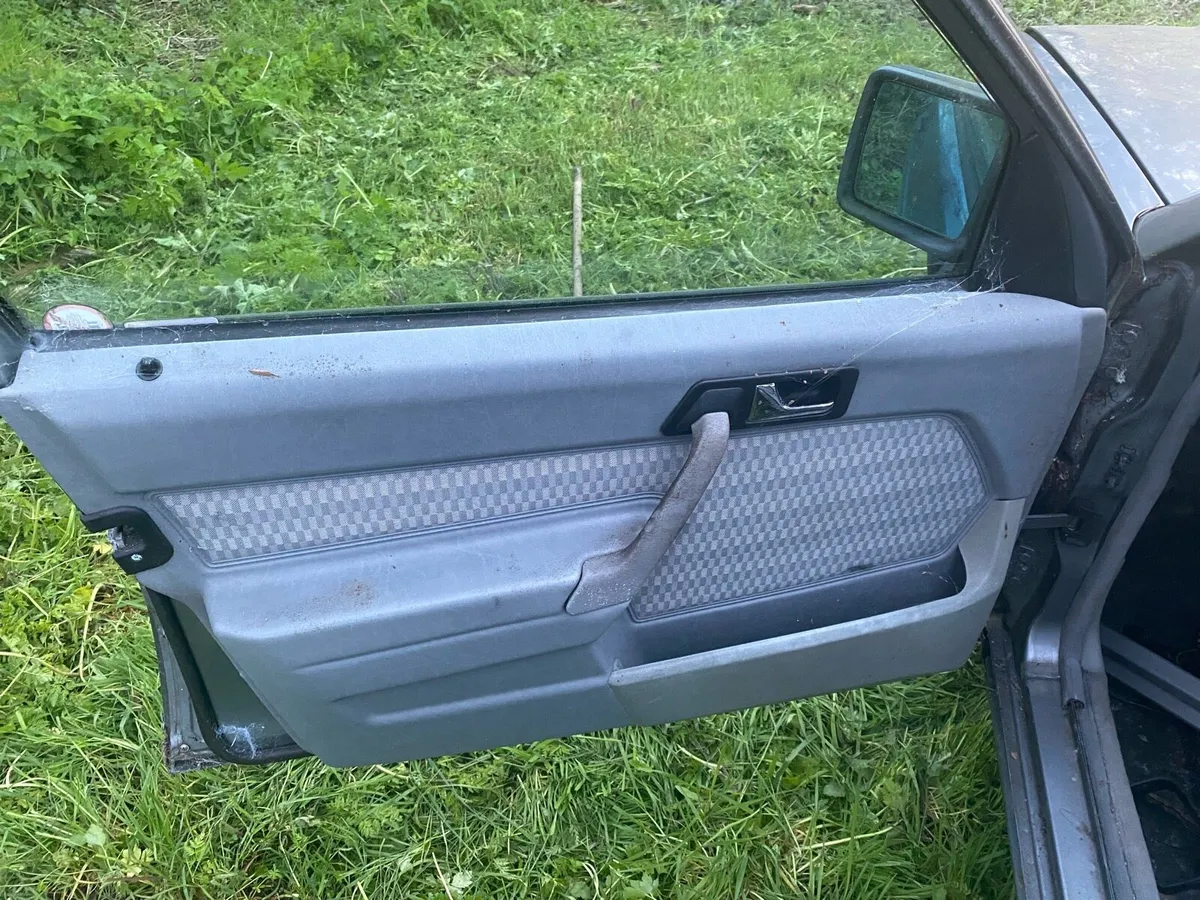 Mercedes 190 W201 - Image 4