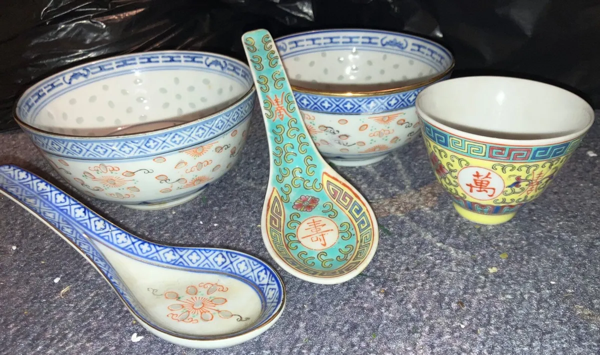 Bowls and spoons - Image 1