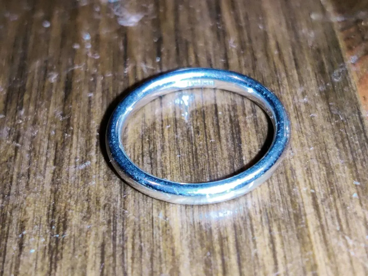 PLATINUM D-SHAPED WEDDING, 950 THICK 3.30g Band ! - Image 1