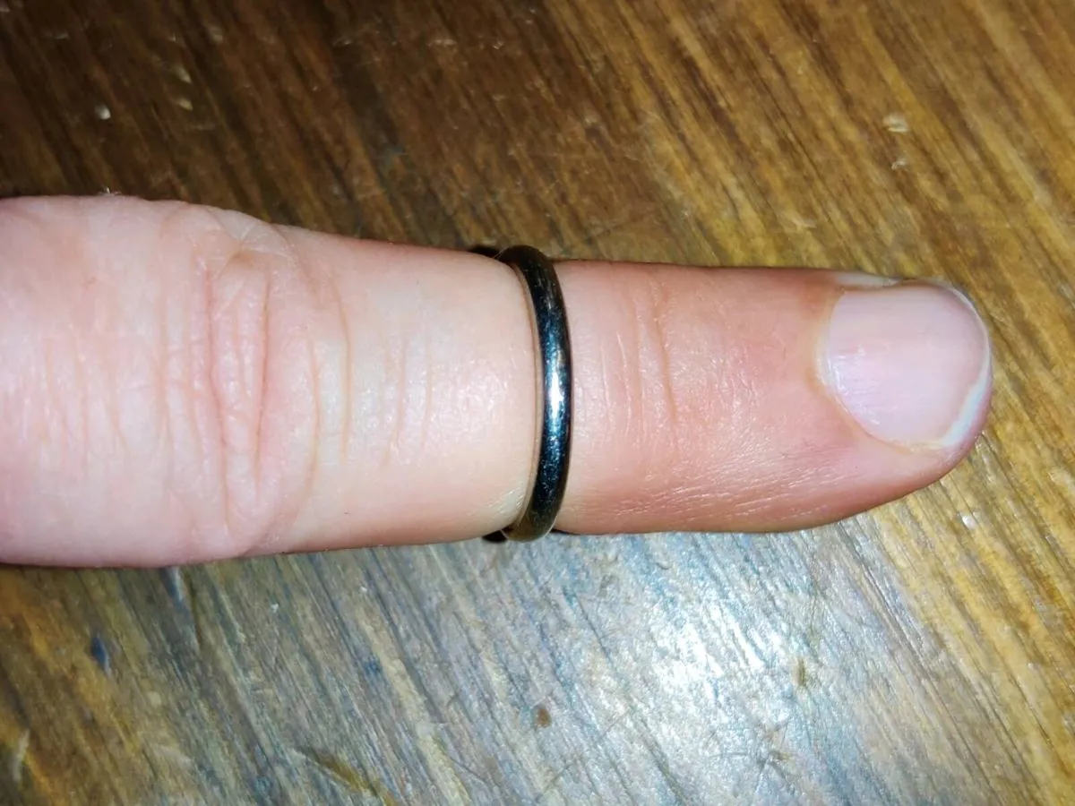 PLATINUM D-SHAPED WEDDING, 950 THICK 3.30g Band ! - Image 2