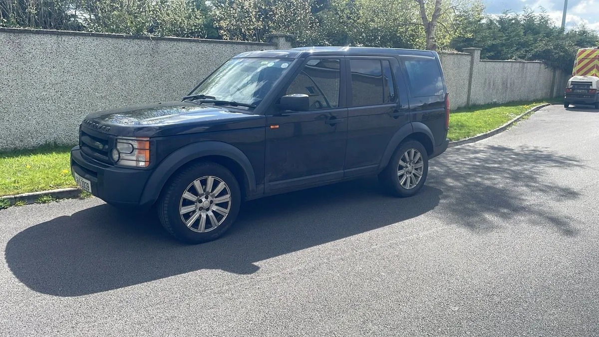 Land Rover Discovery 3 - Image 1