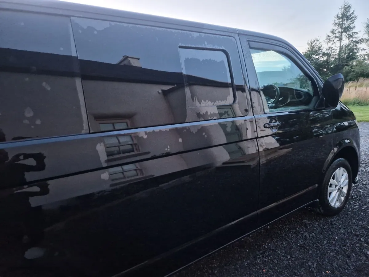 Volkswagen Transporter 2023 - Image 2