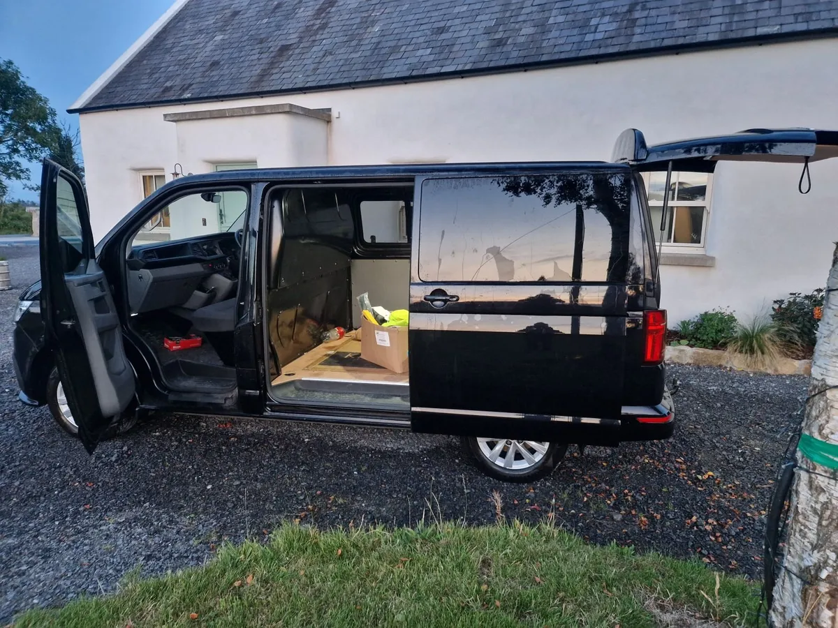 Volkswagen Transporter 2023 - Image 4