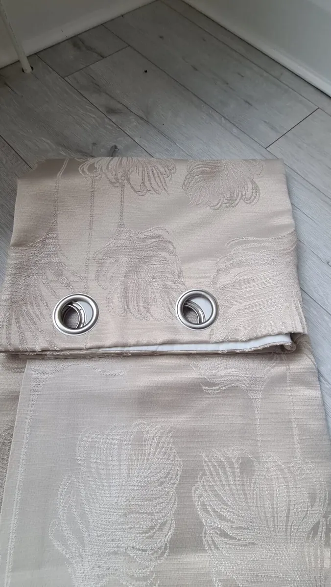 Curtains - Image 2