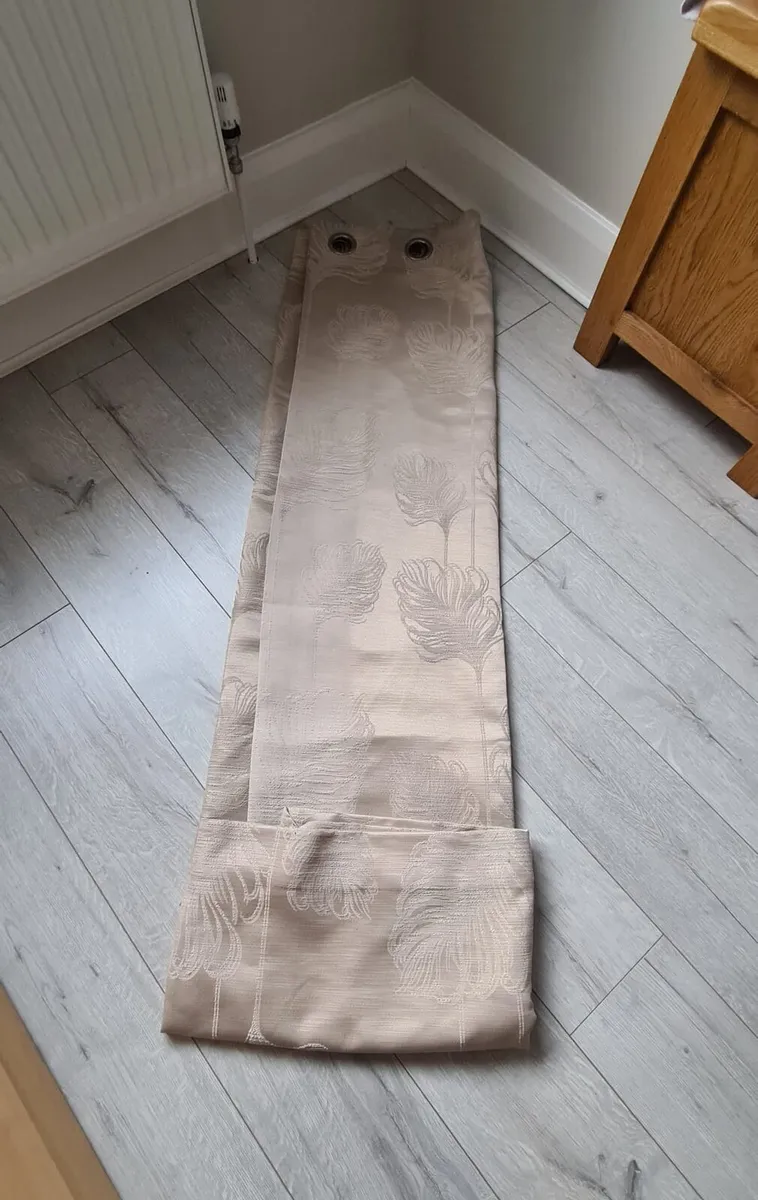 Curtains - Image 4