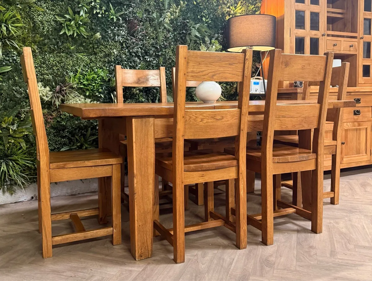 Extending oak kitchen table & 6 chairs - Image 1