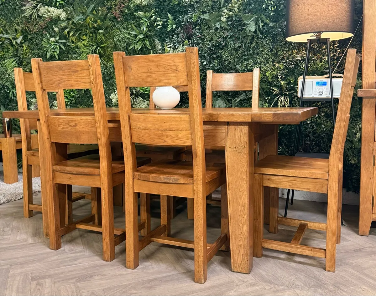 Extending oak kitchen table & 6 chairs - Image 3