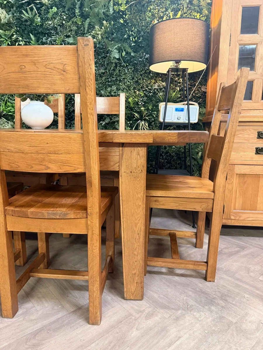 Extending oak kitchen table & 6 chairs - Image 4