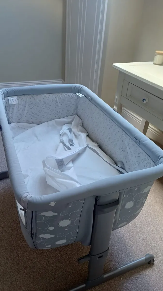 Next to me cot - Image 1