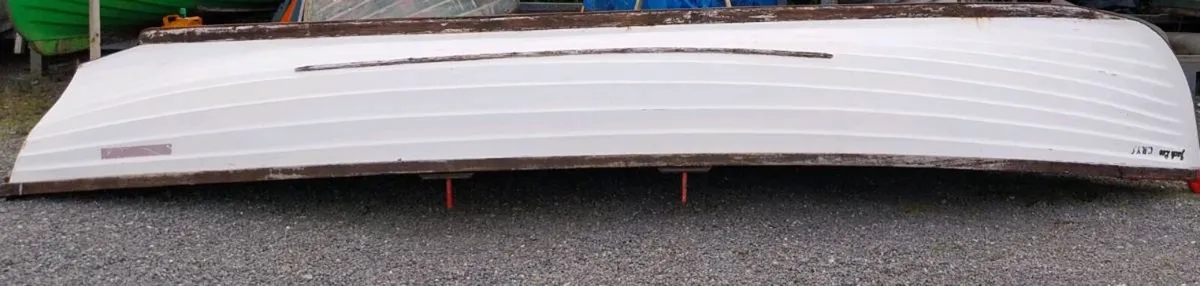 19 burke Ft lakeboat Boat  complete w floors + oar - Image 1