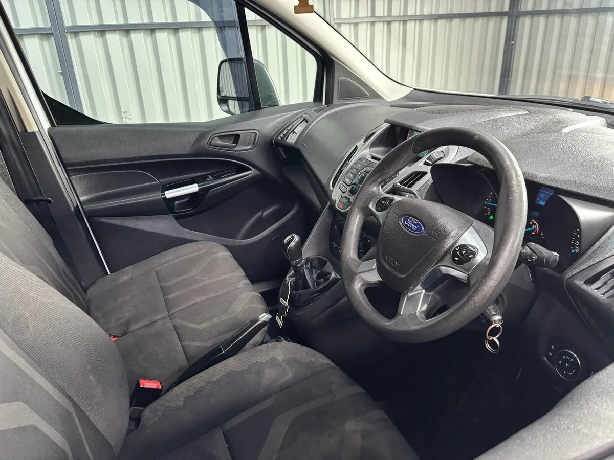 Ford Transit Connect Trend 2017 3 Seat - Image 4
