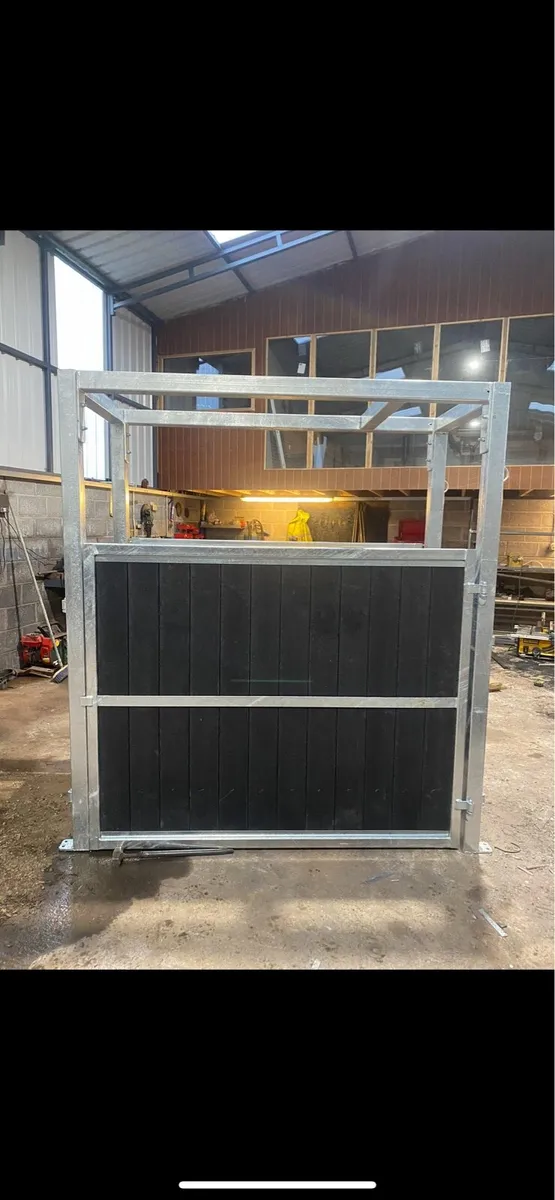 Horse stocks BARGAIN - Image 3