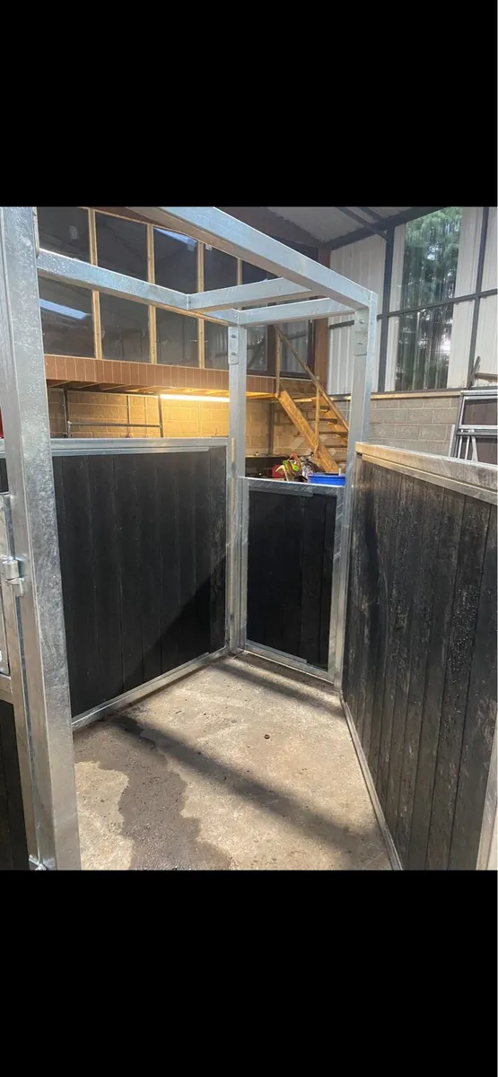 Horse stocks BARGAIN - Image 4