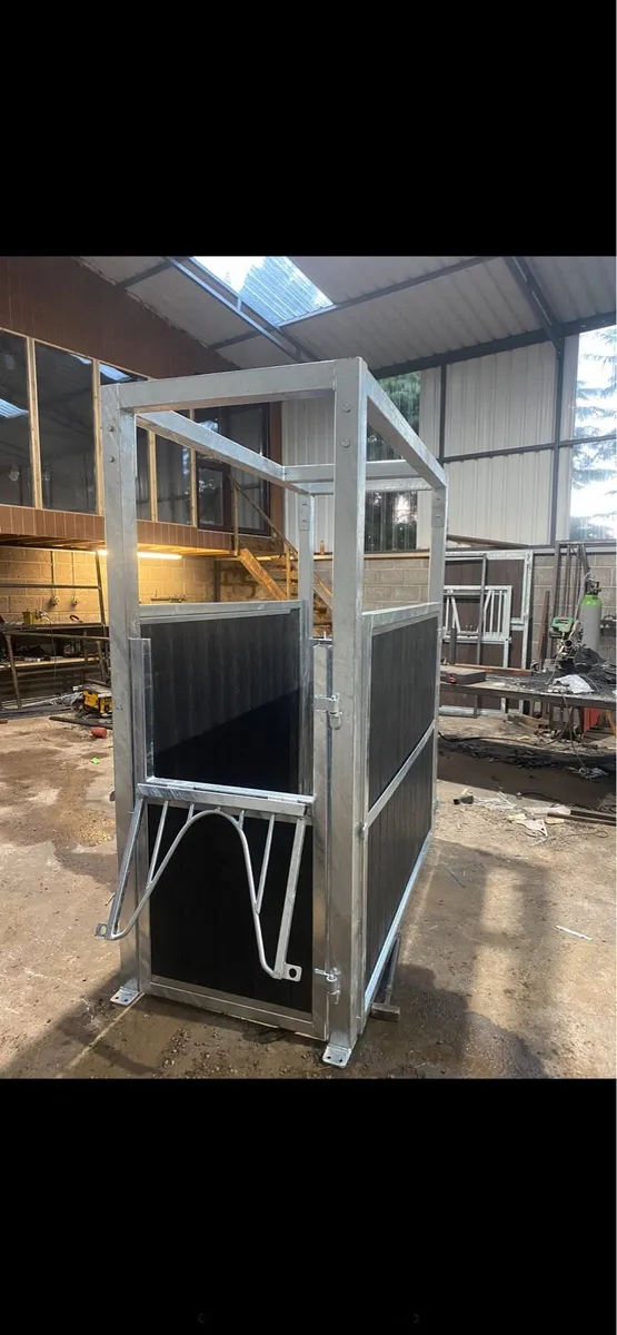 Horse stocks BARGAIN - Image 2