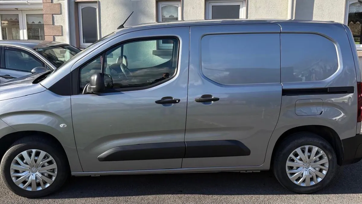 Peugeot Partner Only 40k kms 3 Seater Sliding Door - Image 3