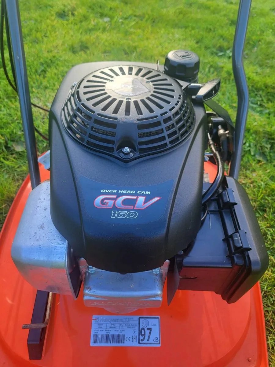 Petrol hover mower - Image 1