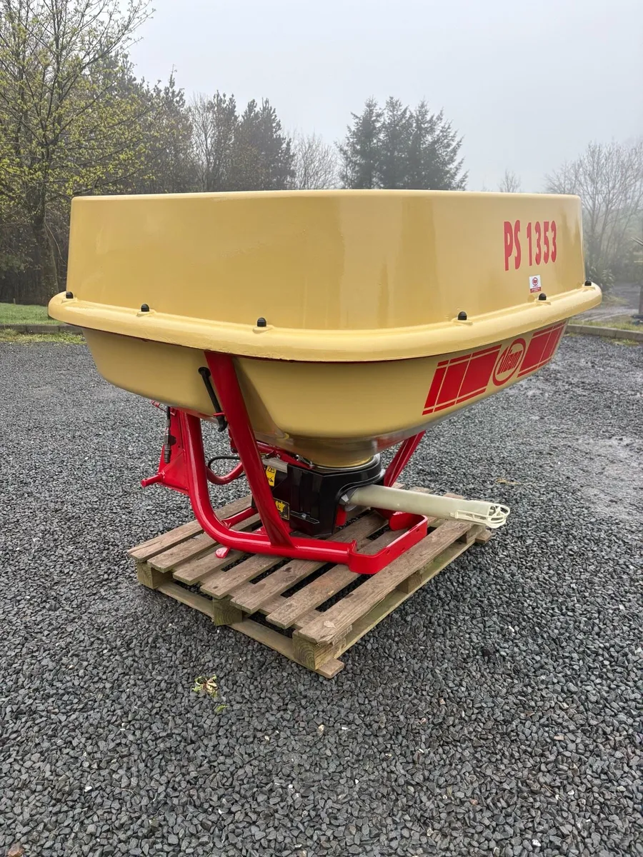 Vicon 1354 Fertliser Spreader - Image 4