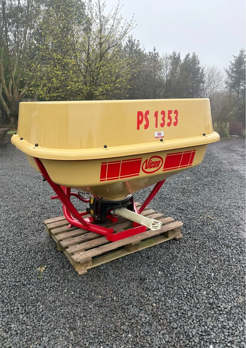 Vicon 1354 Fertliser Spreader - Image 1