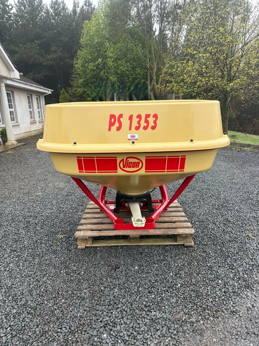 Vicon 1354 Fertliser Spreader - Image 2