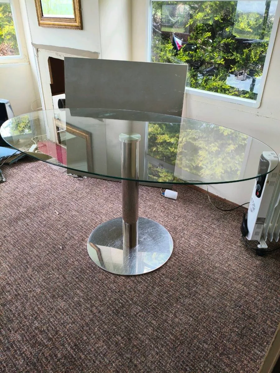 Beautiful glass oval kitchen table really nice - Image 2