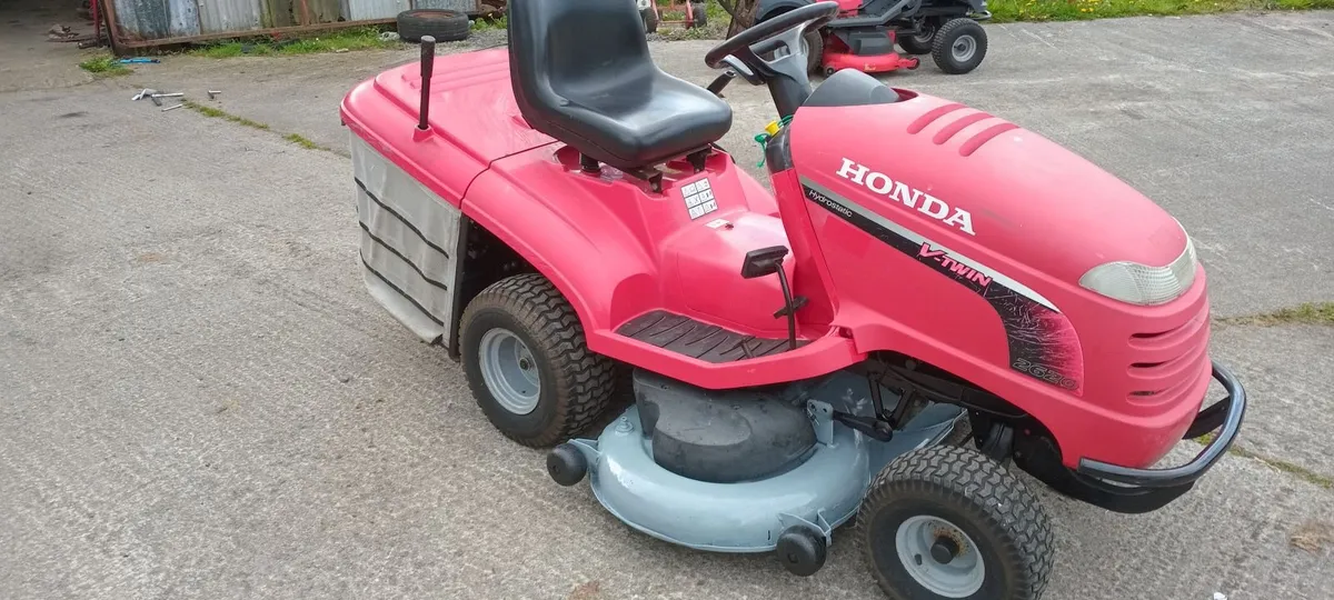 Honda tractor mower - Image 1