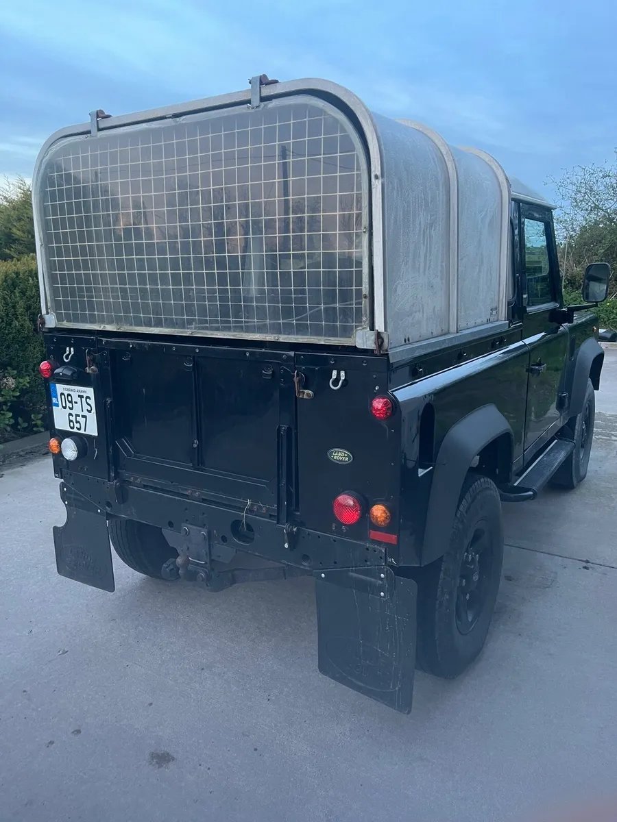 Land Rover Defender 2009 - Image 2