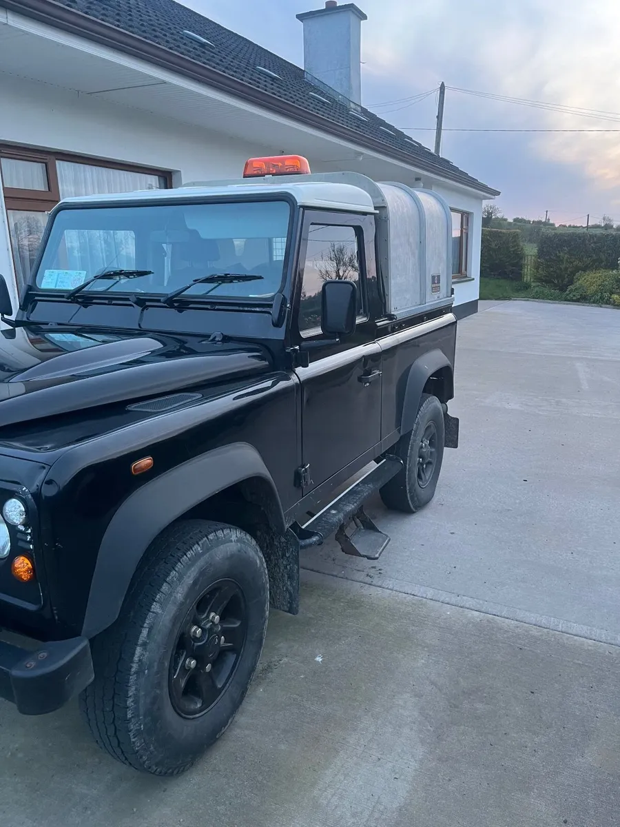 Land Rover Defender 2009 - Image 4