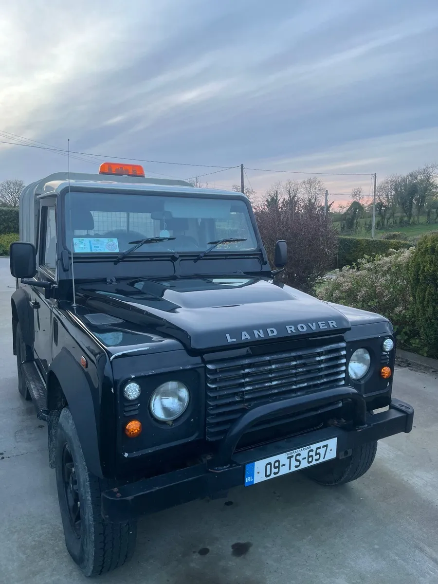 Land Rover Defender 2009 - Image 1