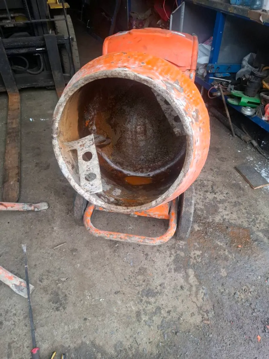 Cement mixer - Image 1