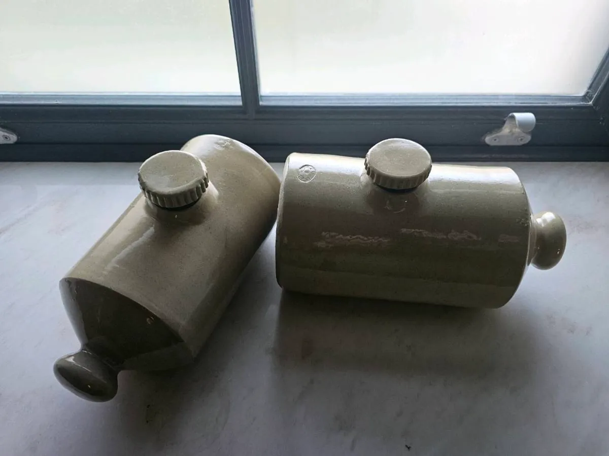 Vintage stoneware hot water bottle - Image 1