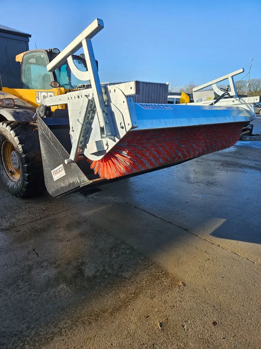 Buckets + Brushes  with Euro + Pin + Cone brackets - Image 1