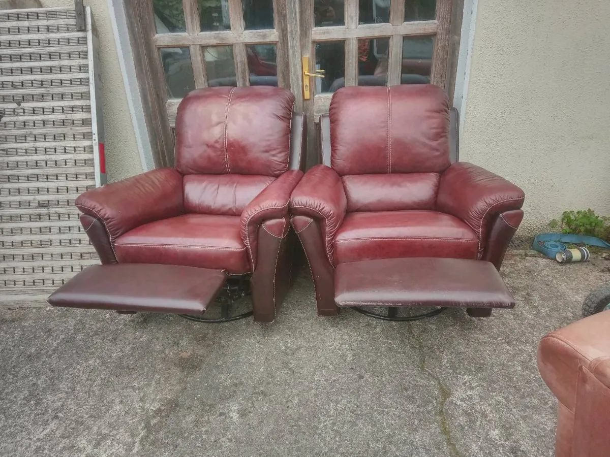 Pair of practically brand new recliner armchairs - Image 2