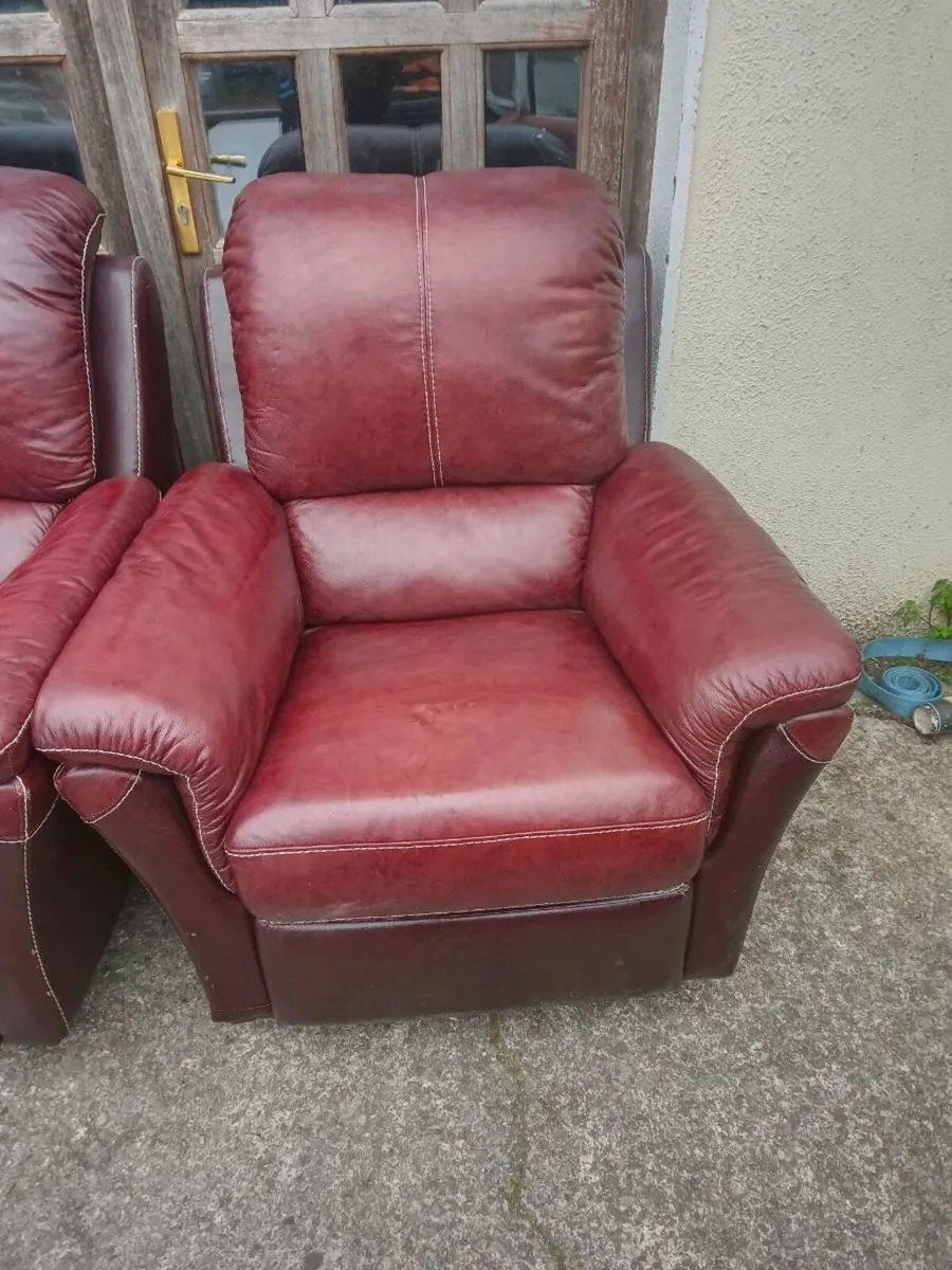 Pair of practically brand new recliner armchairs - Image 3