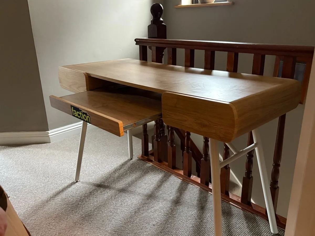 desk for sale - Image 1