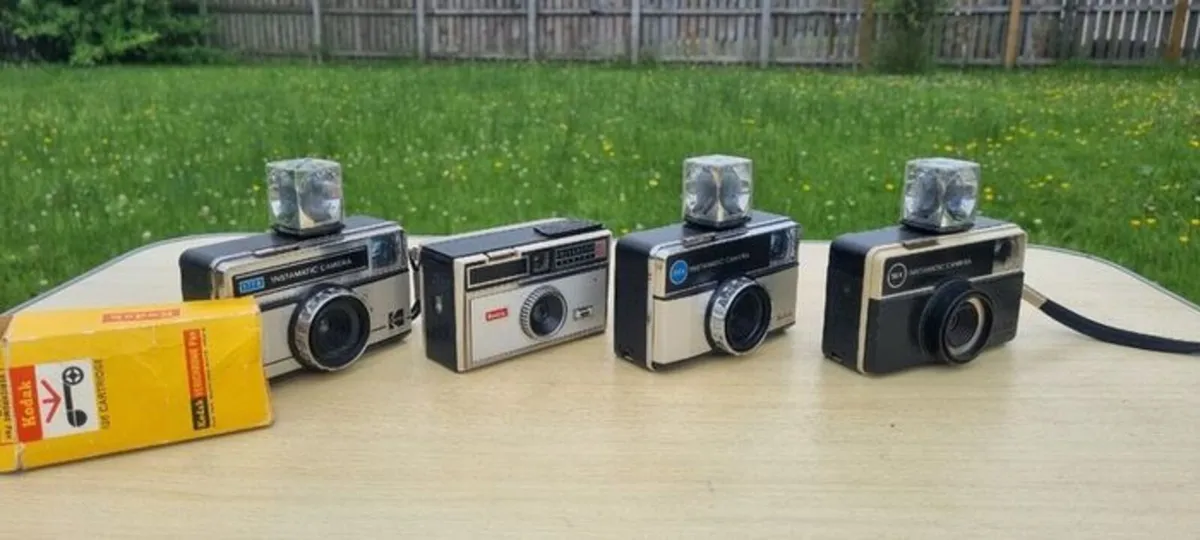 Four Kodak instamatic cameras - Image 2