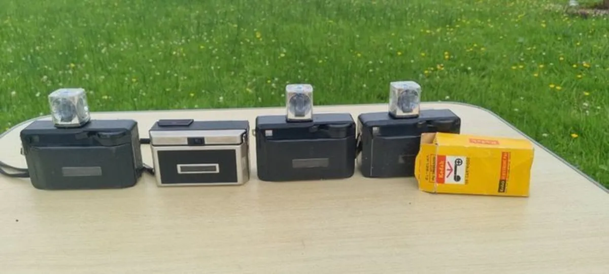 Four Kodak instamatic cameras - Image 3