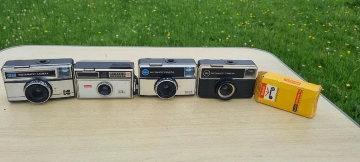 Four Kodak instamatic cameras - Image 4