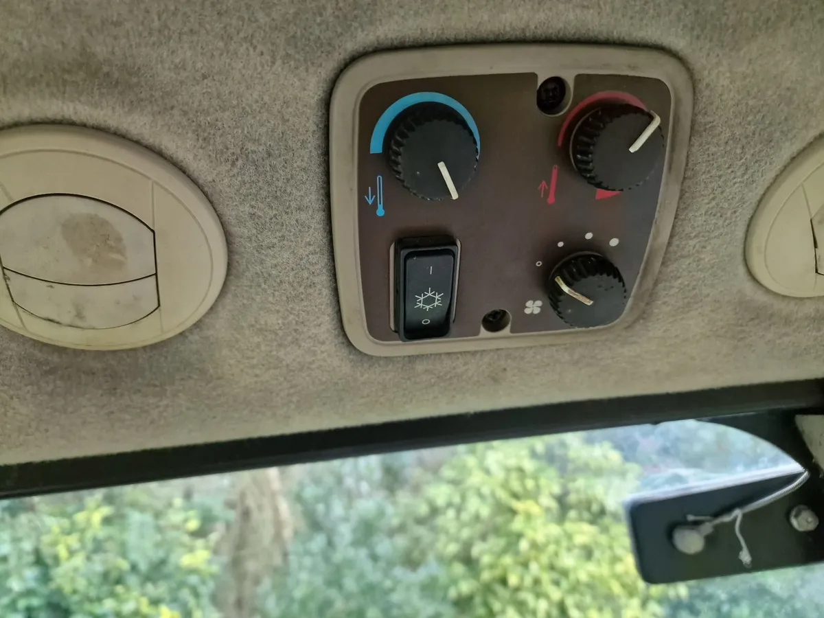 John Deere 4520 55hp Compact Tractor Loader Hedge - Image 4