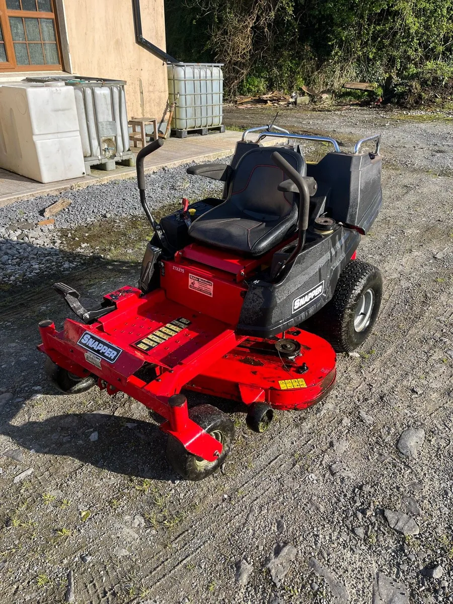 Snapper zero turn lawnmower - Image 1